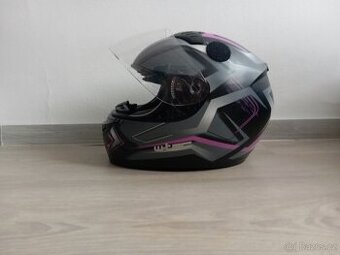 Integrální motocyklová helma