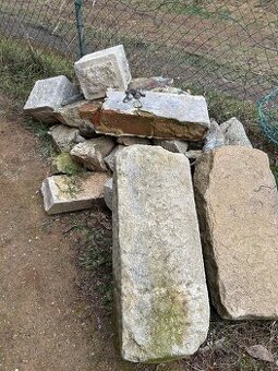 Daruji kameny a další stavební materiál za odovoz