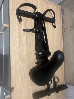 Sedacka na ram s riditkama