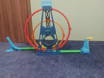 Hotwheels dráha trojitá smyčka