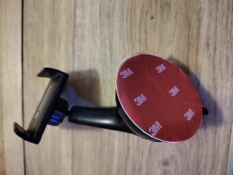 Držák na telefon do auta