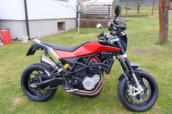 Nuda 900R