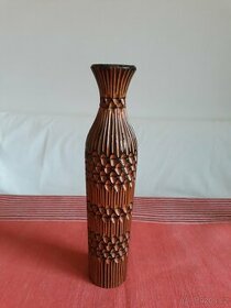 Dřevěné vázy a korbele, keramický džbán s kalichy - 1