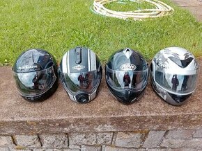 Starší helmy na motorku