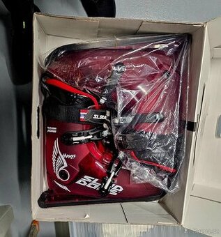 SLED DOGS SNOWSKATES