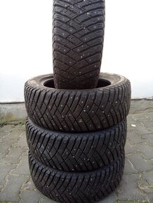Zimní pneu 205/55 R16 s hroty Good Year