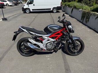 Suzuki Gladius