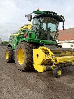 Sklízecí řezačka John Deere 8300i - 1