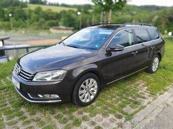 VW Passat B7 2.0 TDi, COMFORTLINE, SENZORY, NAVI, SERVIS VW.