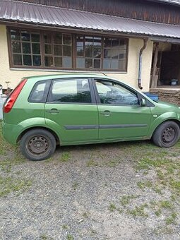 Ford Fiesta - rok výroby 2006 - na náhradní díly