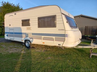 Prodám karavan hobby 495 UL . EL POJEZD, ODDĚLENÉ POSTELE