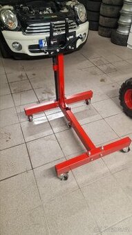 Stojan na motory