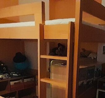 Vyvýšená postel