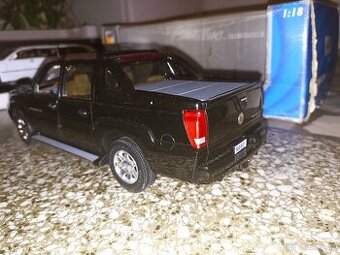 1:18 Cadillac Escalade pickup Sleva