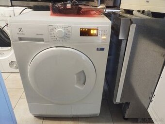 Prodám digitální sušičku značky Electrolux na 9kg--DOVEZU--