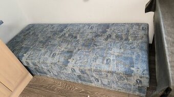 Postel - valenda s úložným prostorem