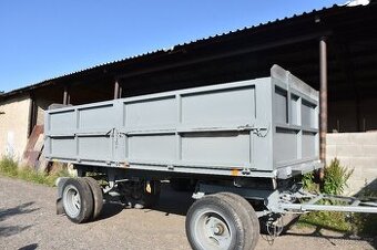 Traktorový přívěs