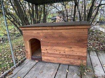 Zateplená psí bouda pro větší psy