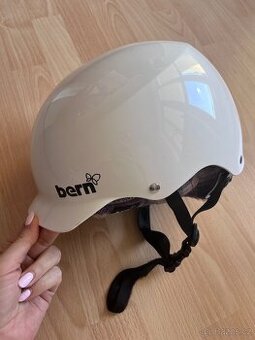 Snowboardová helma Bern