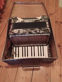 Akordeon/Tahací harmonika Hohner, Student IV