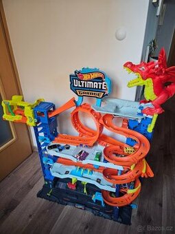 Hot wheels ULTIMATE GARAGE