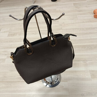 Stojánek na kabelku