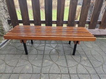 Lavička pod květináče