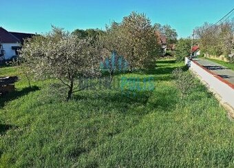 Krásný stavební pozemek v klidné lokalitě – Ouběnice u Dobří
