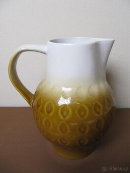 džbán kapkový dekor