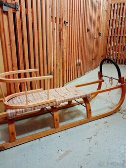 Dětské saně s opěrátkem