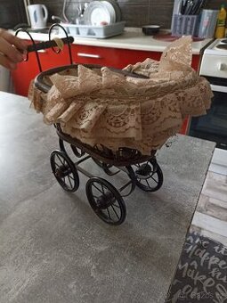 Prodám starožitný kočárek