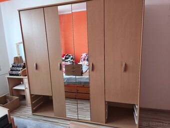 šatní skříň - 1