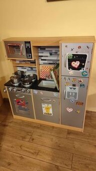 Dětská dřevěná kuchyňka + příslušenství