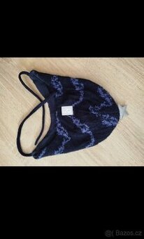 Merino tepláky, Budy a čepice