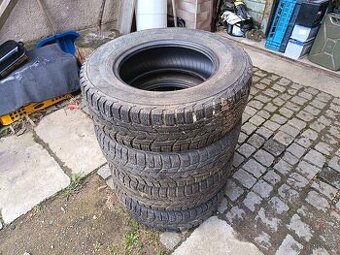 205/70 R15C zimní sada Nokian 7-8,5 mm