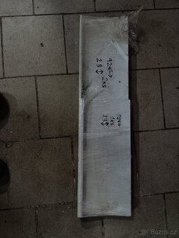 parapety bílé plechové a plastové