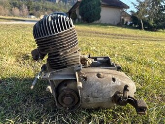 Motor ČZ 175 prase