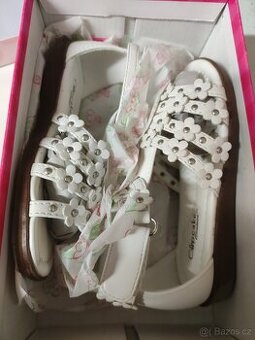 Bílé sandály střevíce  nové 26