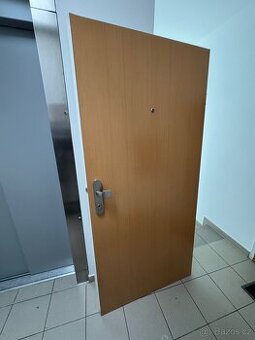 Vstupni dvere bytove - Bezp. Trida 2 / 90 Leva