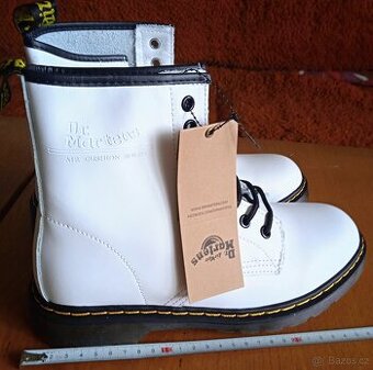 Kožené boty Dr. Martens