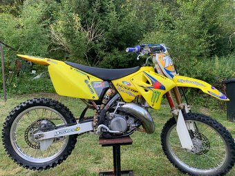 Suzuki rm 125. 2002