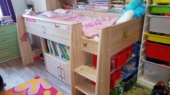 Dětská patrová postel s úložným prostorem a "domečkem"