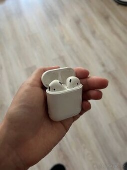 Apple AirPods (2. generace, 2019)