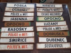 Staré plastové autobusové cedule - 1