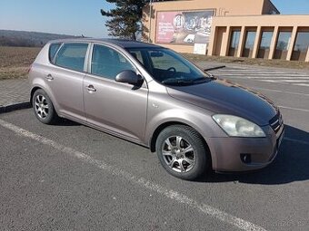 Kia Ceed 1,4 benzín STK do 2-26