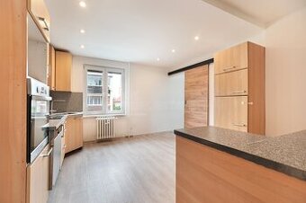 Prodej pěkného bytu 3+1, Chýně, Praha-západ