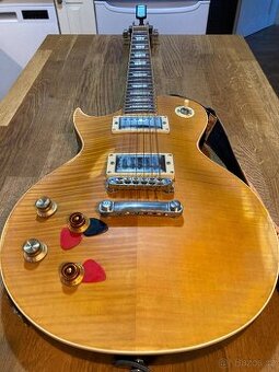 Levoruka Elektricka kytara Vintage,kombo Boss Mk2
