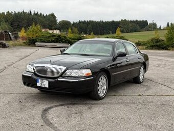 2011 Lincoln Town Car Signature Limited