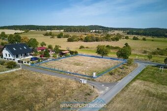 Stavební pozemek 1168 m2 u Příbrami krásný výhled, sítě na h - 1