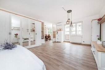 Vybavený byt 1+1 s klimatizací a zahradou